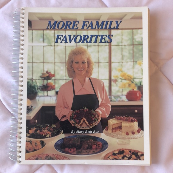 2 Mary Beth Roe Cookbooks | VINTAGE | Tons of Recipes | My Family Favori… - Picture 2 of 12